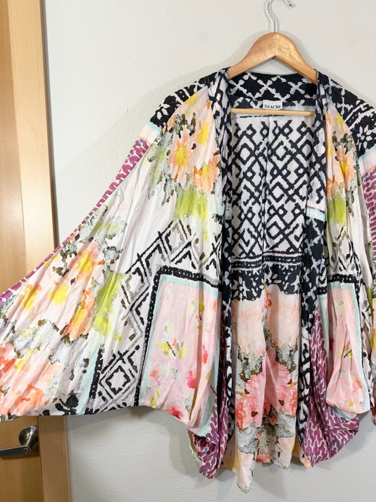 SAACHI Kimono Cocoon Water Color Print One Size Black Pink Boho Festival Casual - Picture 4 of 9
